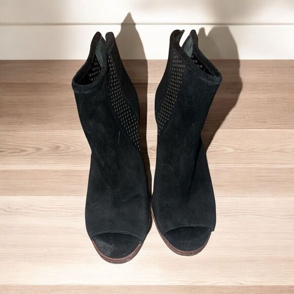 ✨Gianni Bini Schools Out Suede Peep Toe Black Sz 6 Bootie✨ - Picture 2 of 9